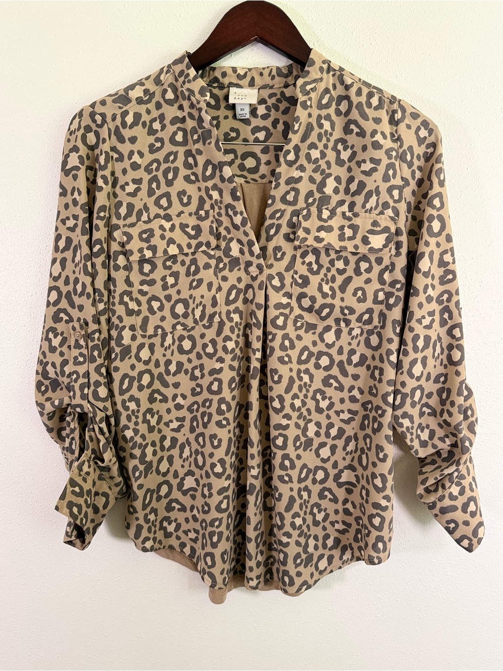 Leopard Print Blouse XS Roll Tab Sleeve V-Neck